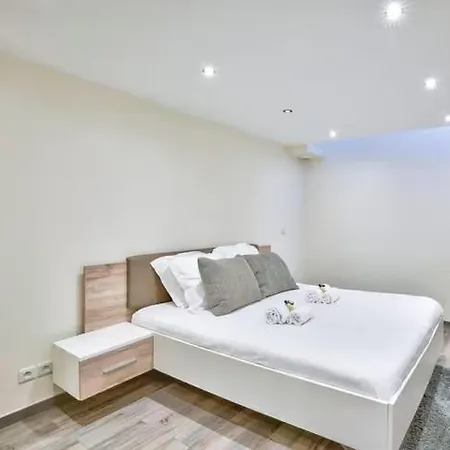 Le Nouvelle Monde Apartment